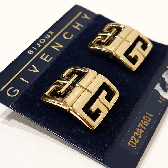 Givenchy Logo Vintage NWT Stud Earrings Gold Tone Chunky 80s Givenchy 4G Logo - Picture 9 of 15